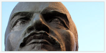 Monumento a Lenin, 1970, bronzo, cm 864x292x210, piedistallo in granito, piazza Moskovskaja